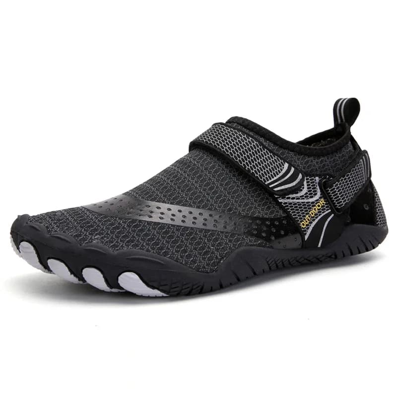 chaussures aquatiques noir et blanc