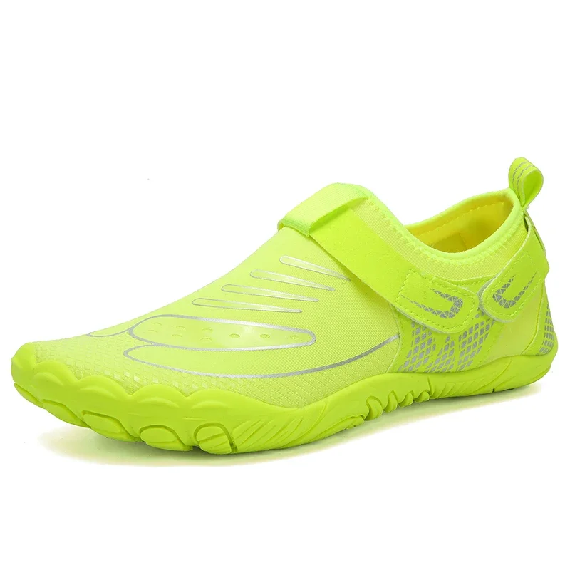 chaussures de sport fluorescentes